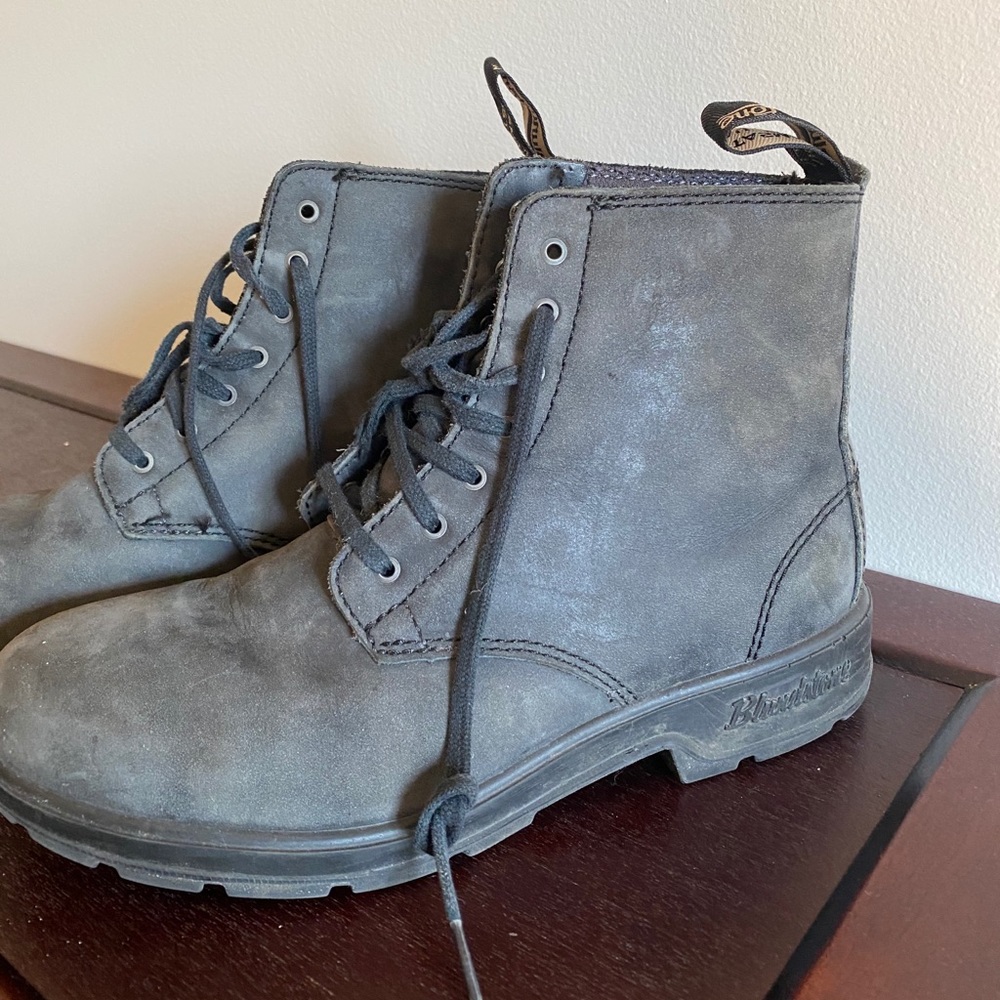 Blundstones women’s 8
